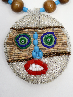 masque en perles Djenné et micro perles tchèques