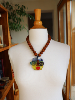 collier sur mannequin